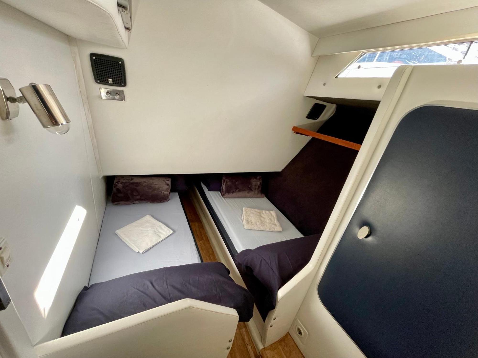 Barco Amplio Con 2 Camarotes / Comfy Boat With 2 Bedrooms - Barcellona