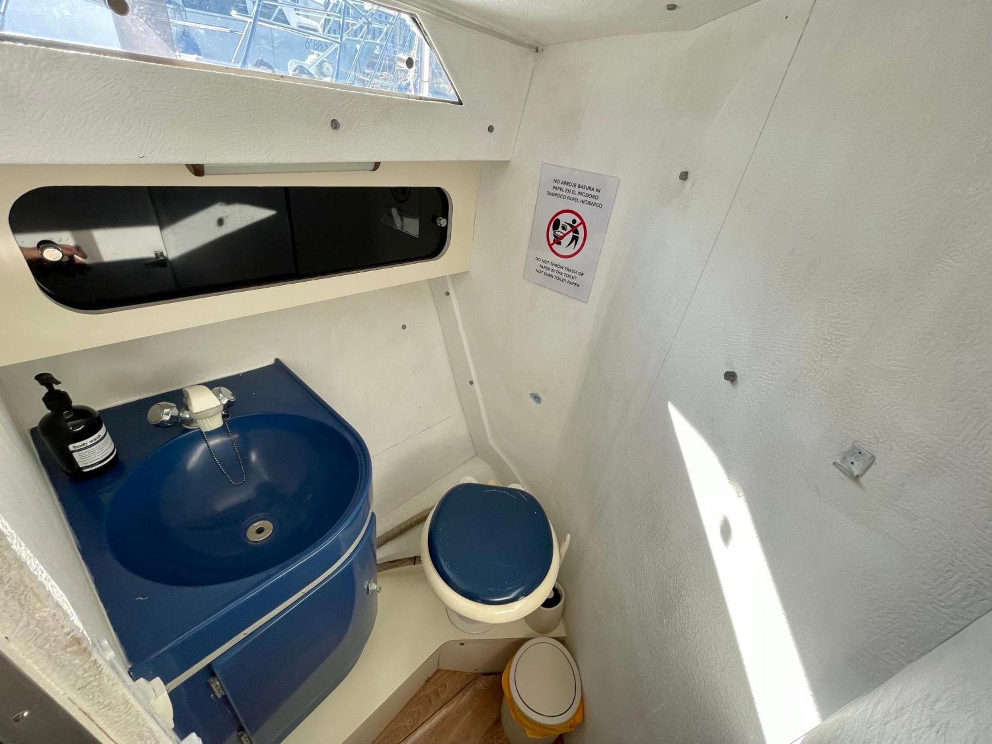 Barco Amplio Con 2 Camarotes / Comfy Boat With 2 Bedrooms - Barcellona